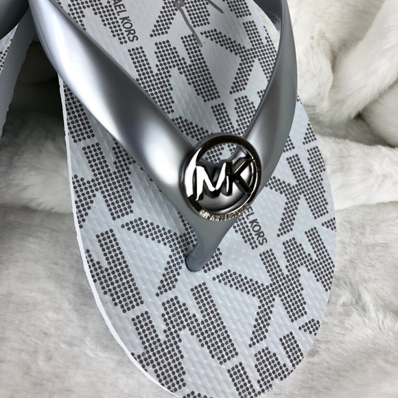 LAST ONE! Michael Kors Flip Flops Sandals NEW - Picture 3 of 7